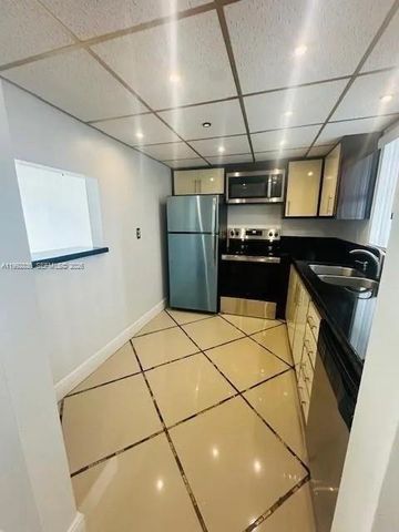 9351 Fontainebleau Blvd B409, Miami, FL 33172