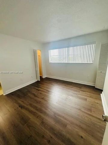 9351 Fontainebleau Blvd B409, Miami, FL 33172