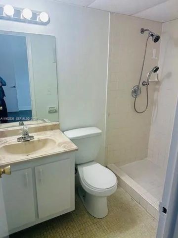 9351 Fontainebleau Blvd B409, Miami, FL 33172