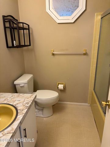 13 Newcastle Court, Toms River, NJ 08757