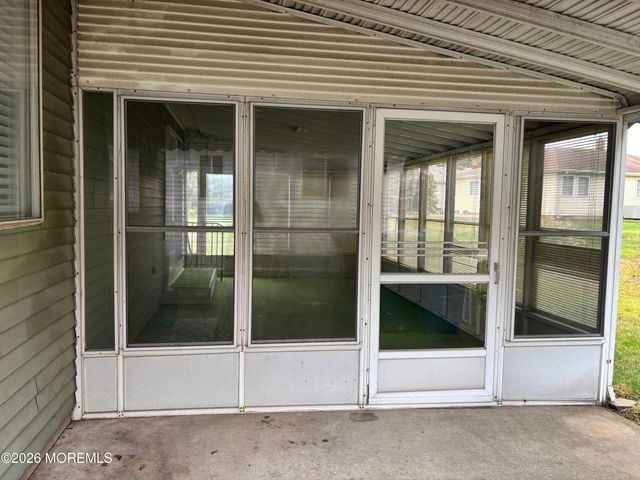 13 Newcastle Court, Toms River, NJ 08757