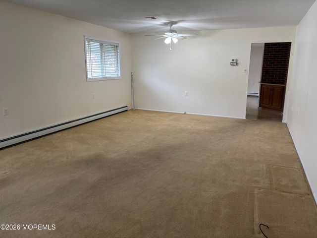 13 Newcastle Court, Toms River, NJ 08757
