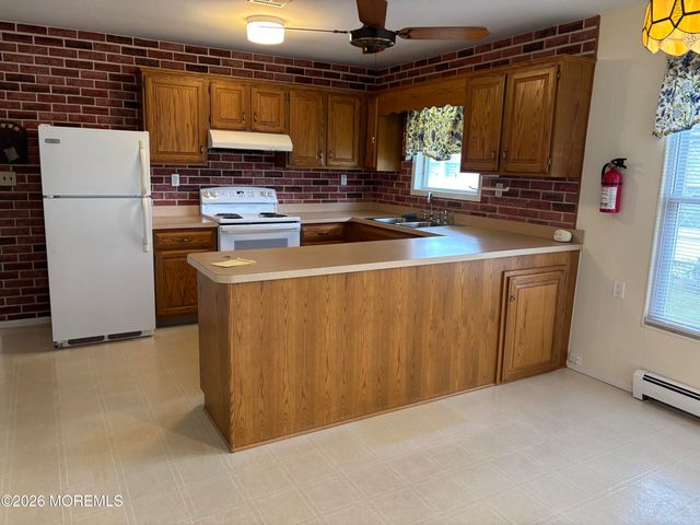 13 Newcastle Court, Toms River, NJ 08757