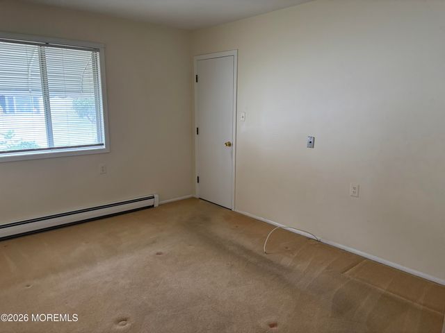 13 Newcastle Court, Toms River, NJ 08757