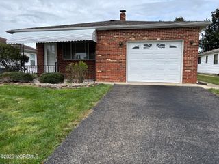 13 Newcastle Court, Toms River, NJ 08757