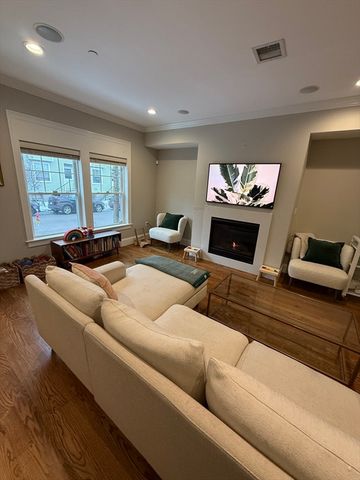 394 W Second St 394, Boston, MA 02127