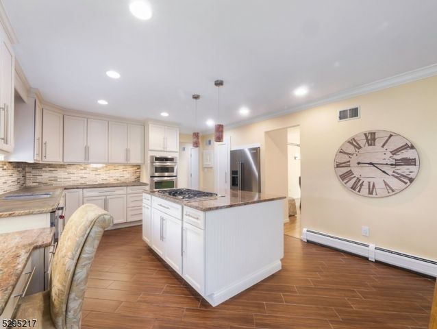 5 Bourbon St, Wayne Twp., NJ 07470