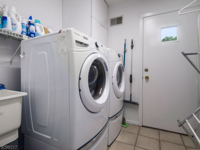 5 Bourbon St, Wayne Twp., NJ 07470