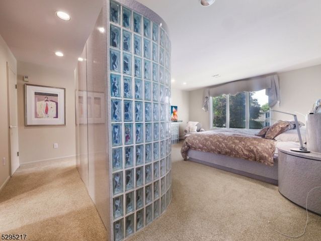 5 Bourbon St, Wayne Twp., NJ 07470