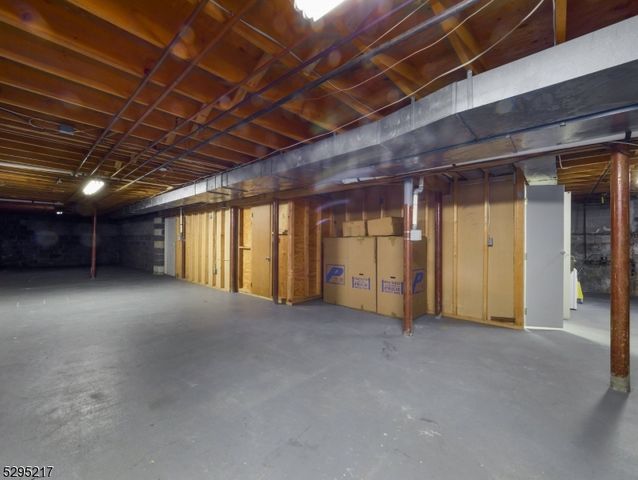 5 Bourbon St, Wayne Twp., NJ 07470