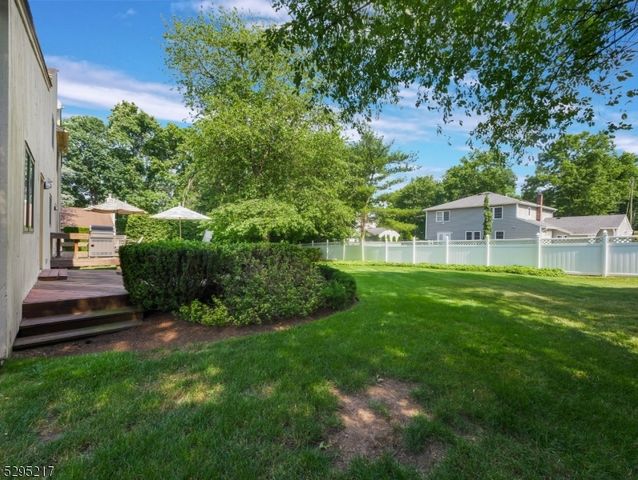 5 Bourbon St, Wayne Twp., NJ 07470