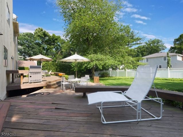 5 Bourbon St, Wayne Twp., NJ 07470