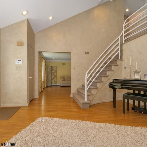 5 Bourbon St, Wayne Twp., NJ 07470