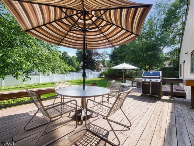 5 Bourbon St, Wayne Twp., NJ 07470