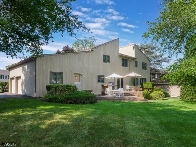 5 Bourbon St, Wayne Twp., NJ 07470