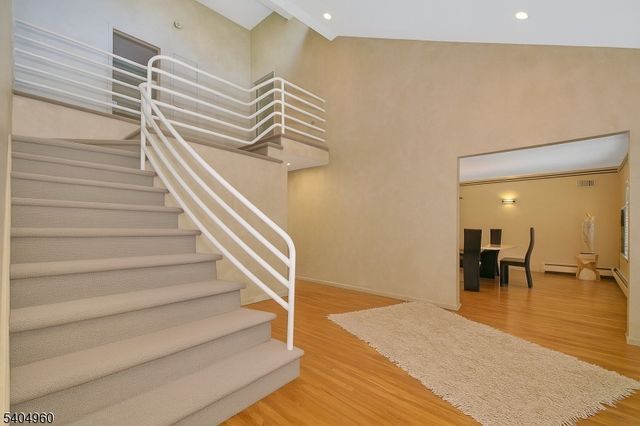 5 Bourbon St, Wayne Twp., NJ 07470