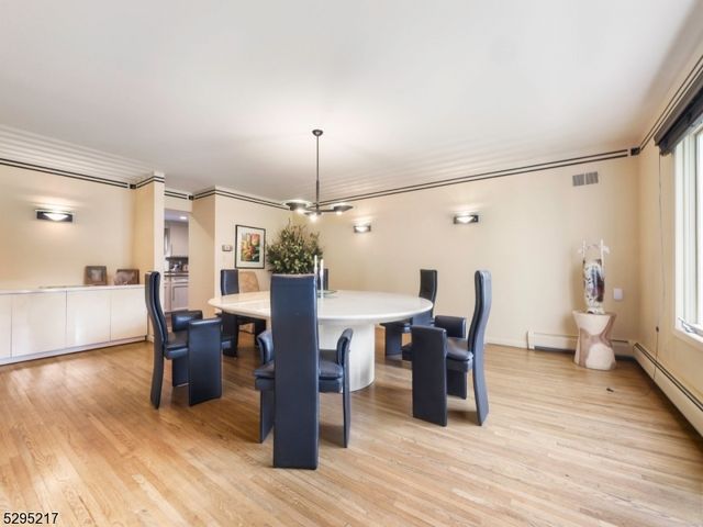 5 Bourbon St, Wayne Twp., NJ 07470