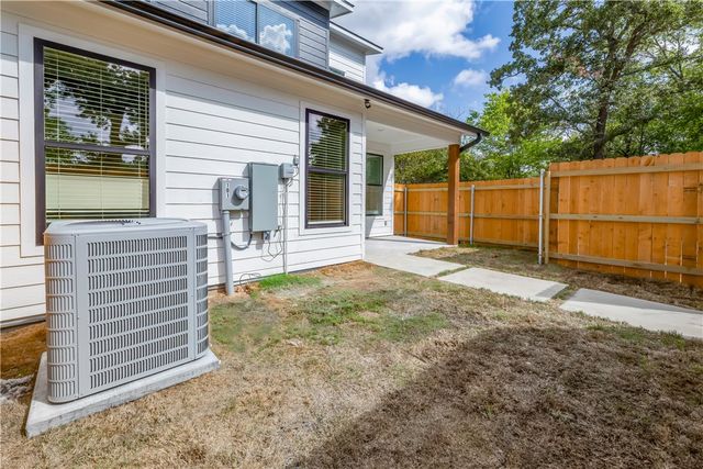 211 Lynn Drive 101, Bryan, TX 77801