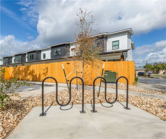 211 Lynn Drive 101, Bryan, TX 77801