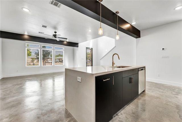 211 Lynn Drive 101, Bryan, TX 77801