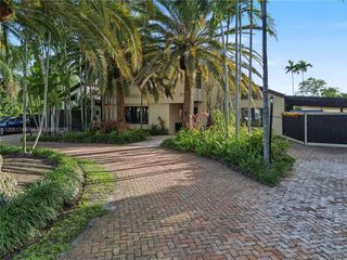 9720 E Calusa Club Drive, Miami, FL 33186