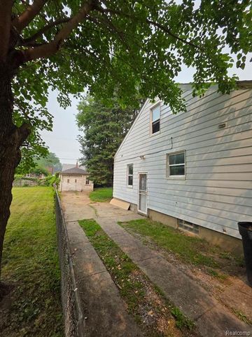 7323 Mettetal Street, Detroit, MI 48228