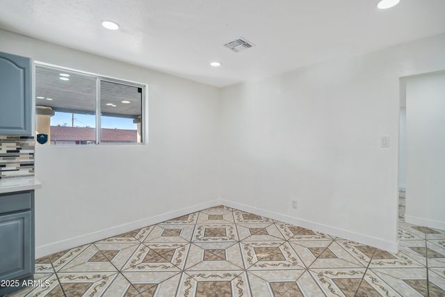 5827 W ROSEWOOD Lane, Phoenix, AZ 85031