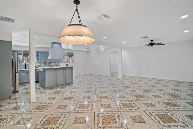 5827 W ROSEWOOD Lane, Phoenix, AZ 85031