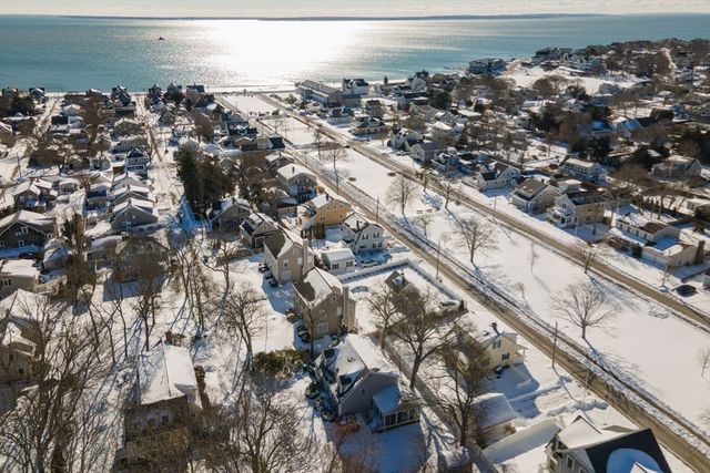 24 Montgomery Ct, Falmouth, MA 02540