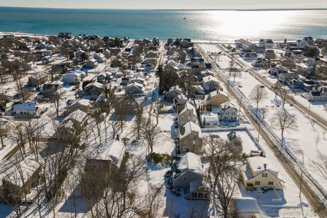 24 Montgomery Ct, Falmouth, MA 02540