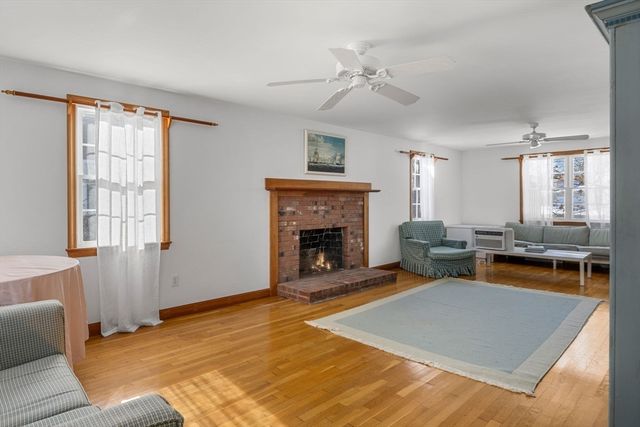 24 Montgomery Ct, Falmouth, MA 02540