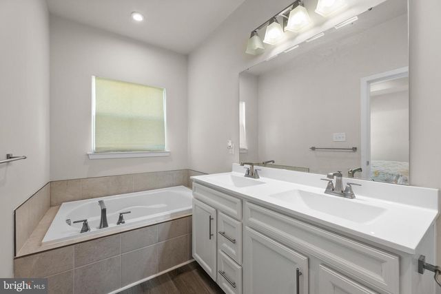 56 DOLCIE LN, Lawrence Township, NJ 08648