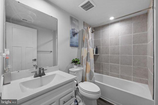 56 DOLCIE LN, Lawrence Township, NJ 08648