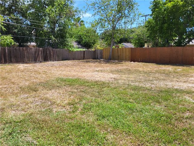 425 Clifford St 7, Corpus Christi, TX 78404
