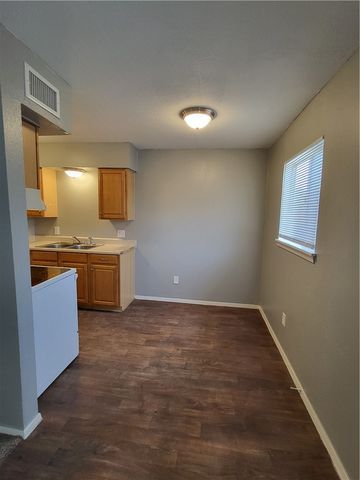 425 Clifford St 7, Corpus Christi, TX 78404