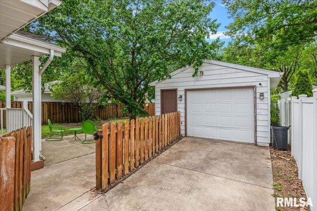 1613 N SCHRADER Avenue, Springfield, IL 62702