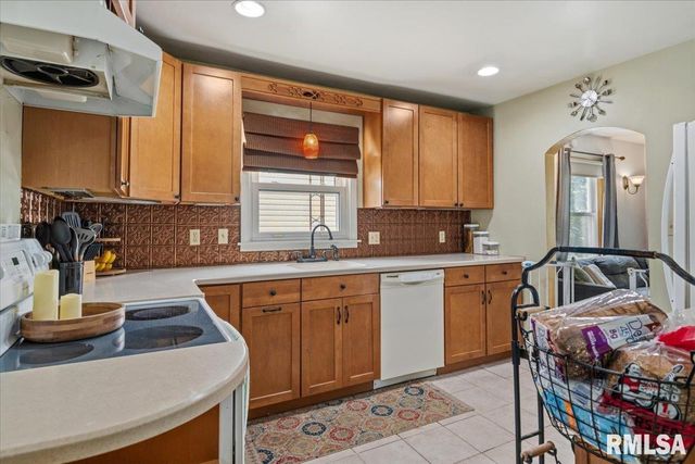 1613 N SCHRADER Avenue, Springfield, IL 62702
