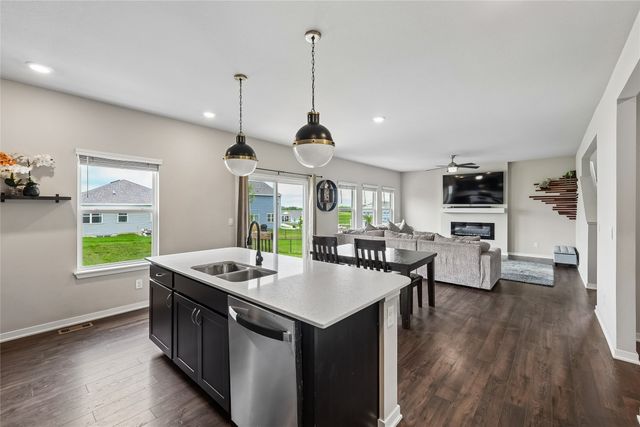 3890 Fieldstone Drive, Waukee, IA 50263