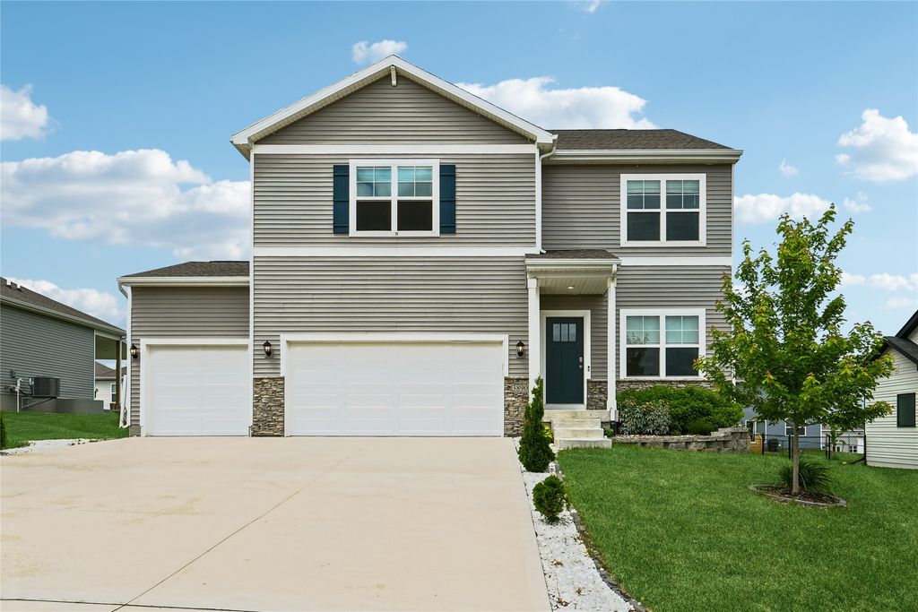 3890 Fieldstone Drive, Waukee, IA 50263