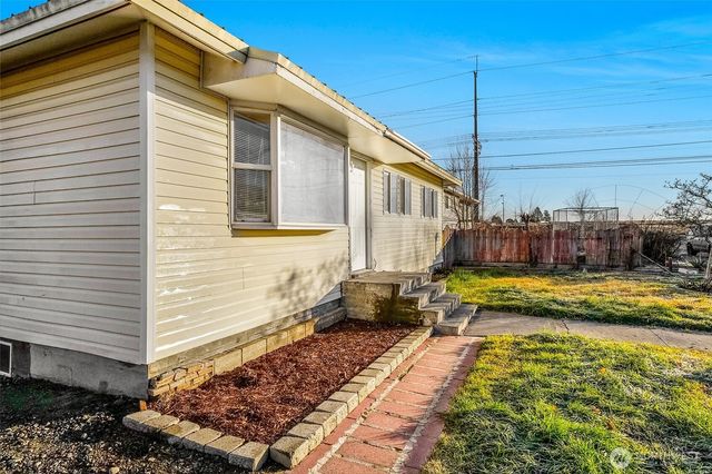 1008 W Bruce Street, Moses Lake, WA 98837