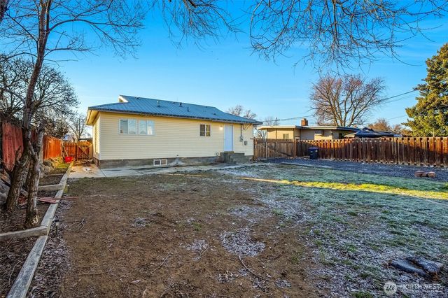 1008 W Bruce Street, Moses Lake, WA 98837