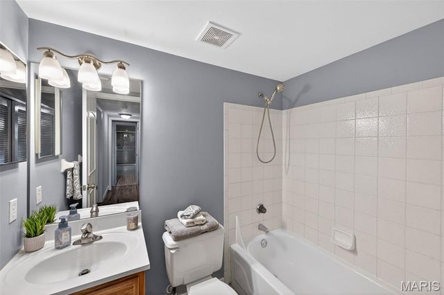 741 Ridgeside Drive B, Ballwin, MO 63021