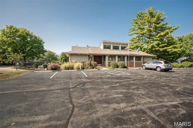 741 Ridgeside Drive B, Ballwin, MO 63021