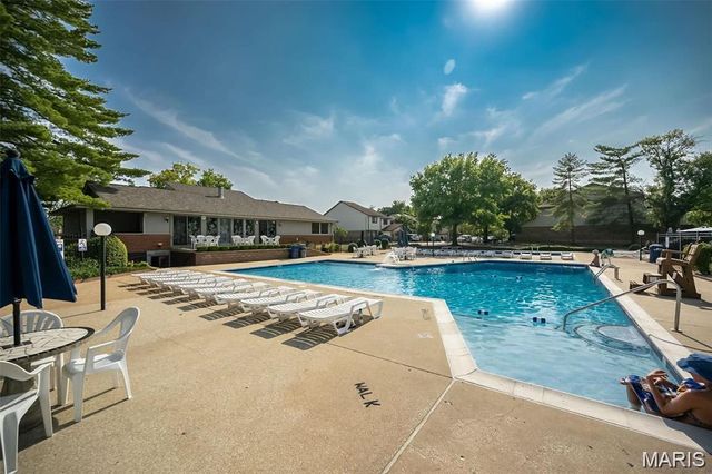 741 Ridgeside Drive B, Ballwin, MO 63021
