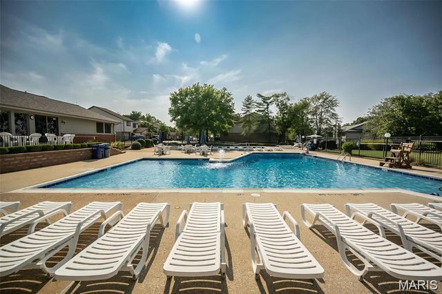 741 Ridgeside Drive B, Ballwin, MO 63021