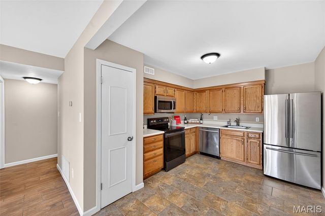 741 Ridgeside Drive B, Ballwin, MO 63021