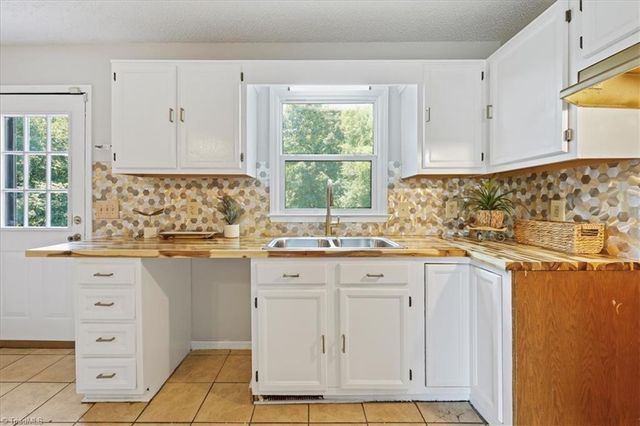 3894 Beeson Dairy Road, Winston-salem, NC 27105
