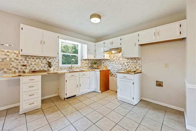 3894 Beeson Dairy Road, Winston-salem, NC 27105