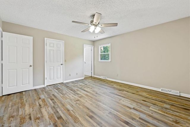3894 Beeson Dairy Road, Winston-salem, NC 27105