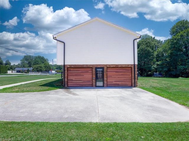 3894 Beeson Dairy Road, Winston-salem, NC 27105